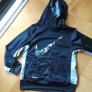 Nike boys hoodie size M